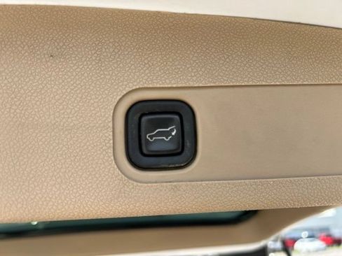 Used 2010 Chevrolet Suburban LT RWD image 20