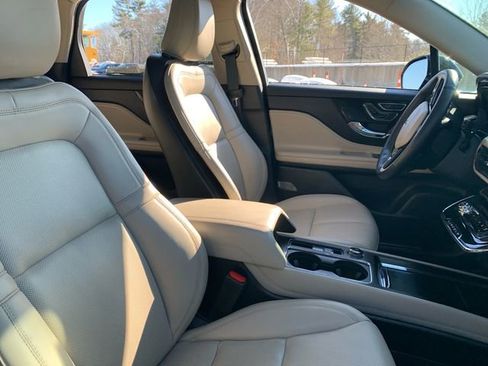 Used 2025 Lincoln Corsair AWD w/ Equipment Group 101A image 17