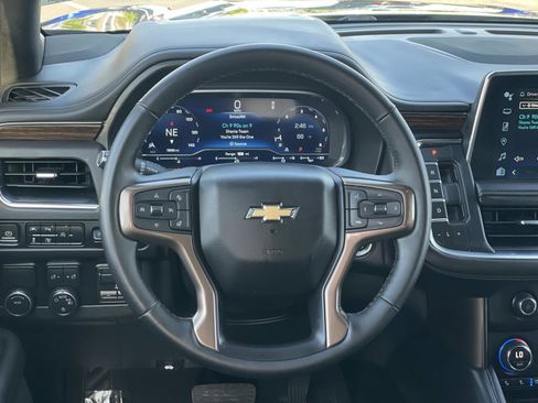 Used 2023 Chevrolet Suburban High Country w/ Premium Package image 7