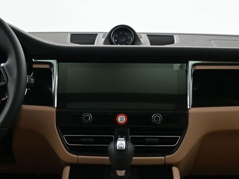 Certified 2026 Porsche Macan AWD/4WD image 11