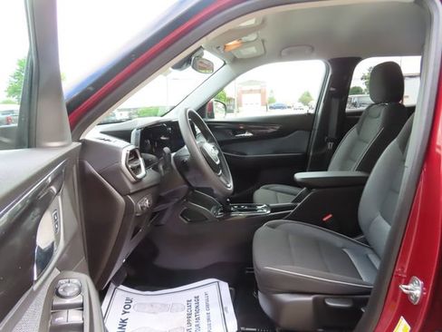 Used 2025 Chevrolet TrailBlazer LT AWD/4WD image 16