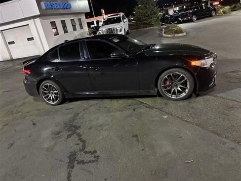 Used 2019 Alfa Romeo Giulia Ti Sport w/ Quick Order Package 22U Sport image 10