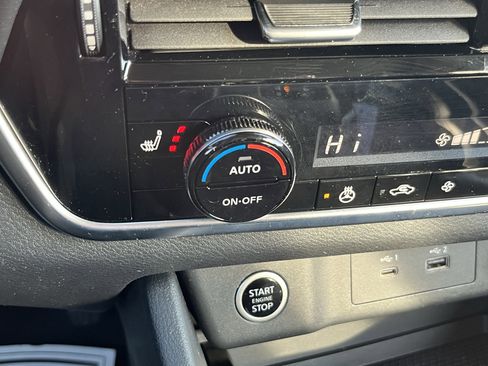 Used 2023 Nissan Rogue SV w/ SV Premium Package image 33