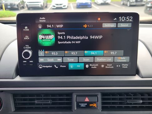 Used 2025 Honda Pilot Touring image 11