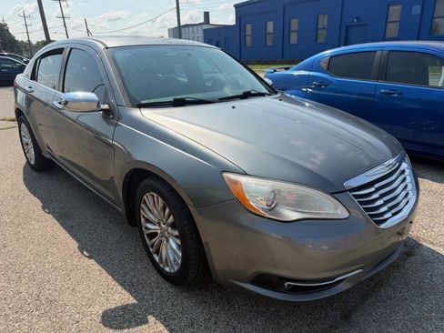 Used 2012 Chrysler 200 Limited FWD image 3