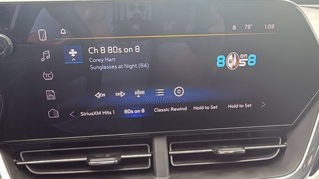 Used 2025 Chevrolet Trax LT w/ LT Convenience Package FWD image 19