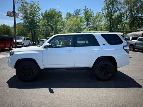 Used 2022 Toyota 4Runner SR5 Premium w/ Moonroof Package AWD/4WD image 4