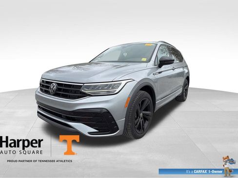 Used 2023 Volkswagen Tiguan SE R-Line image 1