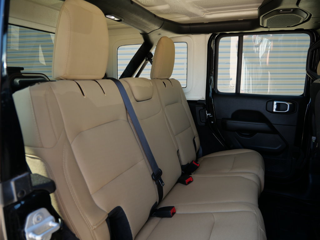 Used 2021 Jeep Wrangler Unlimited Sahara AWD/4WD image 11