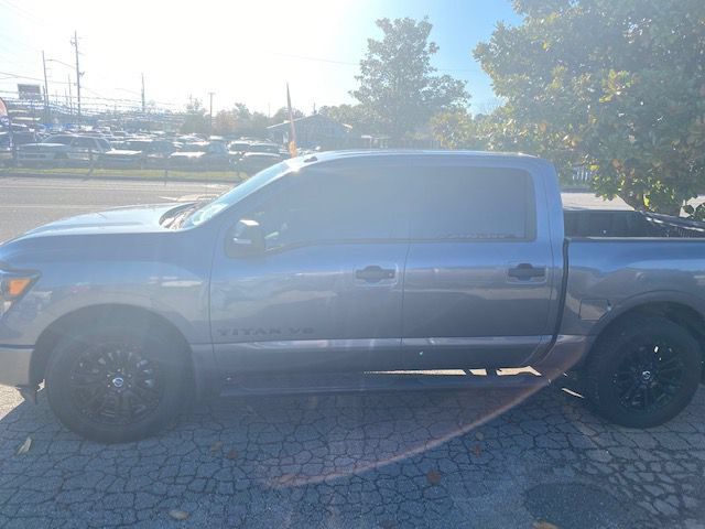 Used 2018 Nissan Titan SV w/ SV Convenience Package RWD image 4