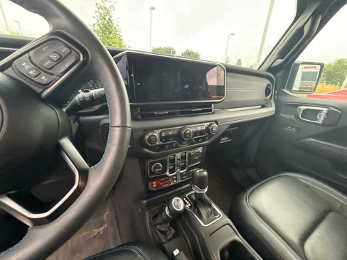 Used 2024 Jeep Wrangler Unlimited Rubicon 4xe AWD/4WD image 7