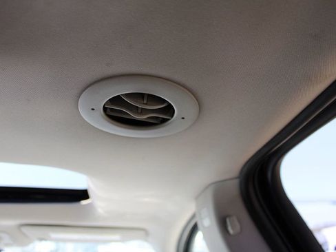 Used 2012 GMC Acadia Denali image 32