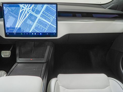 Used 2023 Tesla Model S Plaid image 43