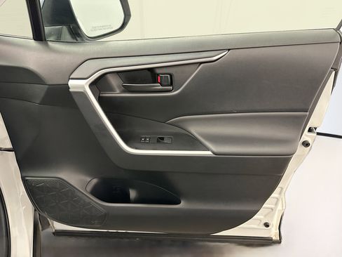 Used 2025 Toyota RAV4 LE image 33