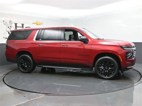 New 2025 Chevrolet Suburban Premier image 6