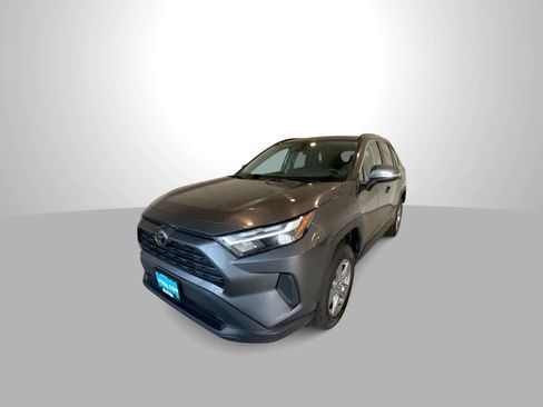 Used 2025 Toyota RAV4 XLE AWD/4WD image 4