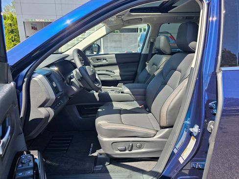 New 2026 Nissan Pathfinder SL w/ SL Premium Package AWD/4WD image 17