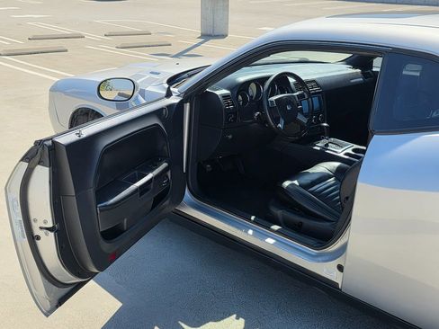 Used 2009 Dodge Challenger R/T image 32