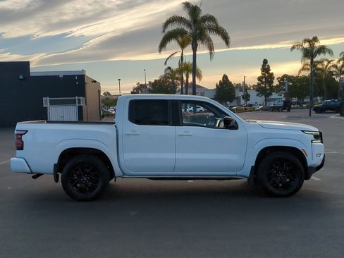 Used 2023 Nissan Frontier SV w/ Midnight Edition Package image 6