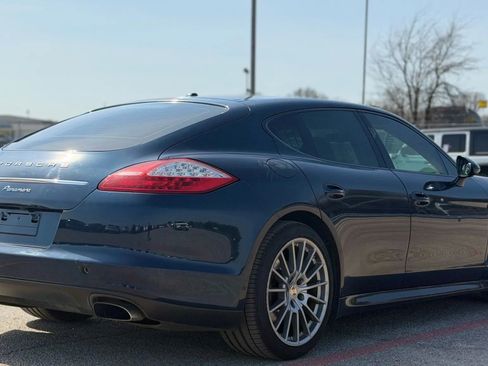 Used 2013 Porsche Panamera 4 Platinum Edition image 2