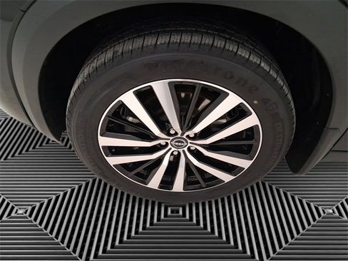 Used 2024 Nissan Pathfinder Platinum w/ Black Appearance Package image 9