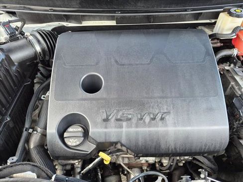 Used 2021 Chevrolet Traverse RS FWD image 22