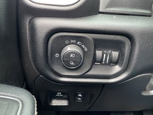 Used 2019 RAM 1500 Laramie image 33