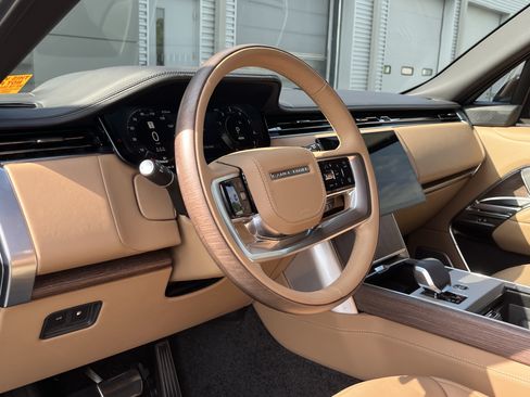 Used 2025 Land Rover Range Rover Autobiography AWD/4WD image 19