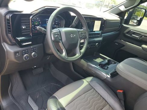 Used 2024 Chevrolet Silverado 2500 ZR2 w/ Technology Package AWD/4WD image 6
