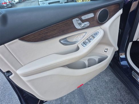 Used 2022 Mercedes-Benz GLC 300 4MATIC image 21