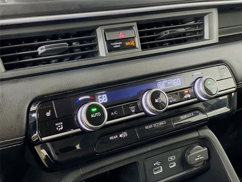 Used 2025 Honda Pilot EX-L image 19