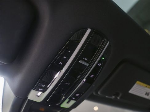 Certified 2023 Porsche Cayenne image 28