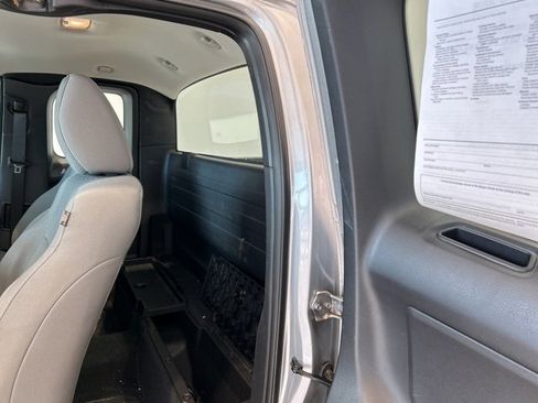 Used 2016 Toyota Tacoma SR image 14