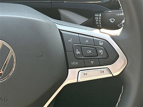 Certified 2023 Volkswagen Taos SE image 25