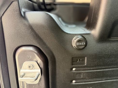 Used 2022 Jeep Wrangler Unlimited Sahara AWD/4WD image 32