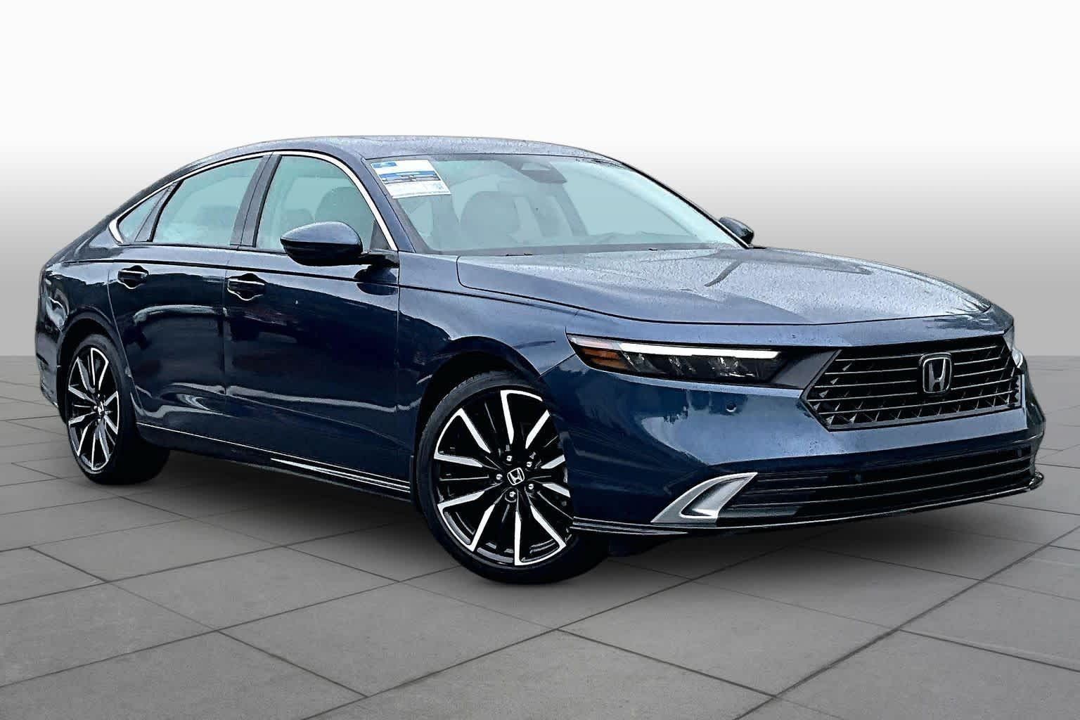 Used 2023 Honda Accord Touring image 3