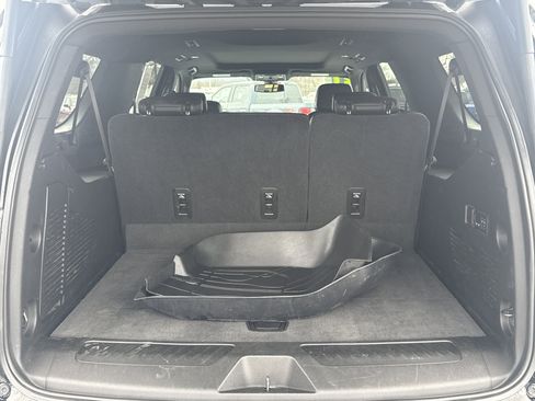 Used 2021 Chevrolet Suburban LT w/ LT Signature Package image 5