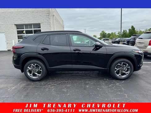 New 2026 Chevrolet Trax LT FWD image 1