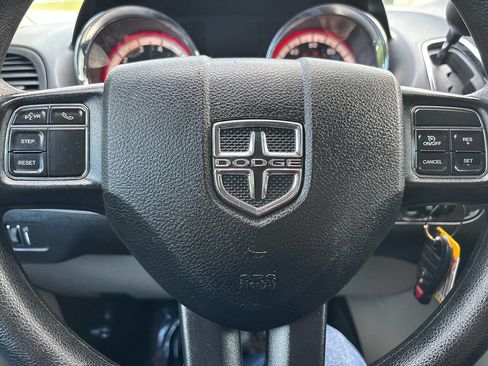 Used 2018 Dodge Grand Caravan SE w/ UConnect Hands-Free Group image 28
