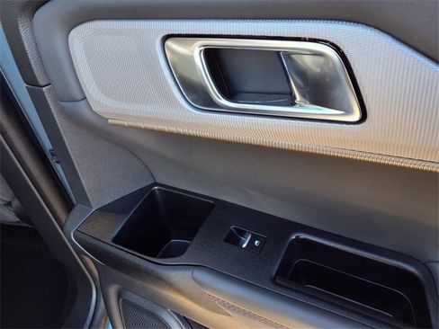 Used 2025 Ford Explorer Active w/ Active Comfort Package image 25