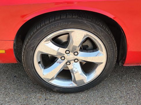 Used 2014 Dodge Challenger R/T RWD image 4
