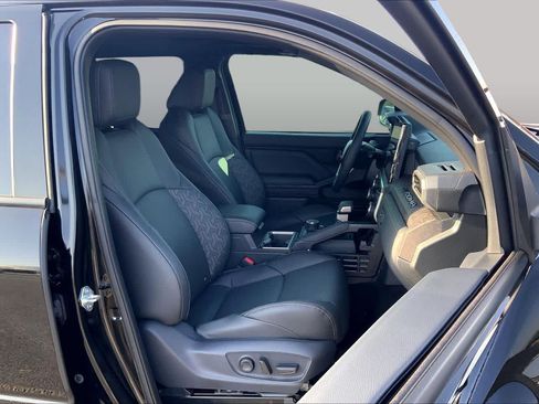 Certified 2026 Toyota Tacoma Limited AWD/4WD image 9