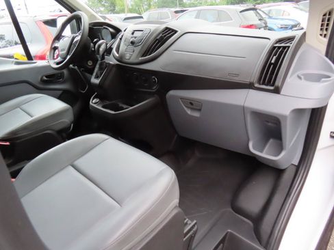 Used 2018 Ford Transit 250 130 Low Roof RWD image 16