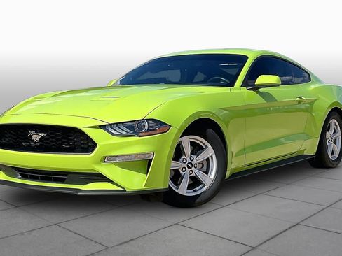Used 2020 Ford Mustang Coupe RWD image 3