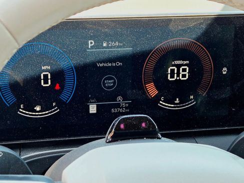 Used 2024 Hyundai Santa Fe SEL image 11