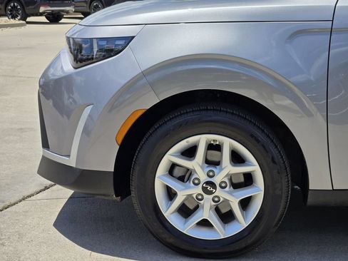 Used 2025 Kia Soul LX w/ LX Technology Package FWD image 14