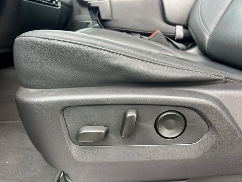 Used 2024 GMC Sierra 1500 SLT image 13