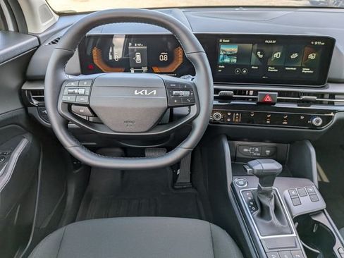 New 2026 Kia Sportage LX w/ LX Convenience Package FWD image 17
