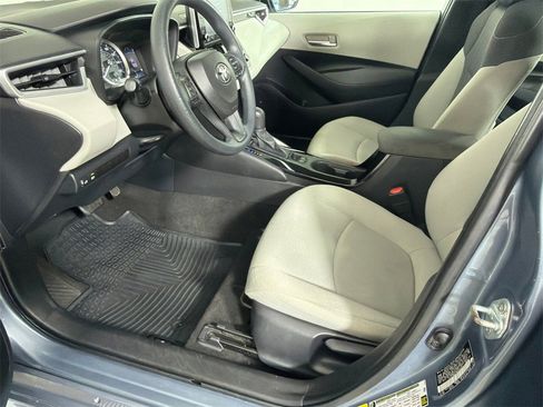 Used 2021 Toyota Corolla LE image 9