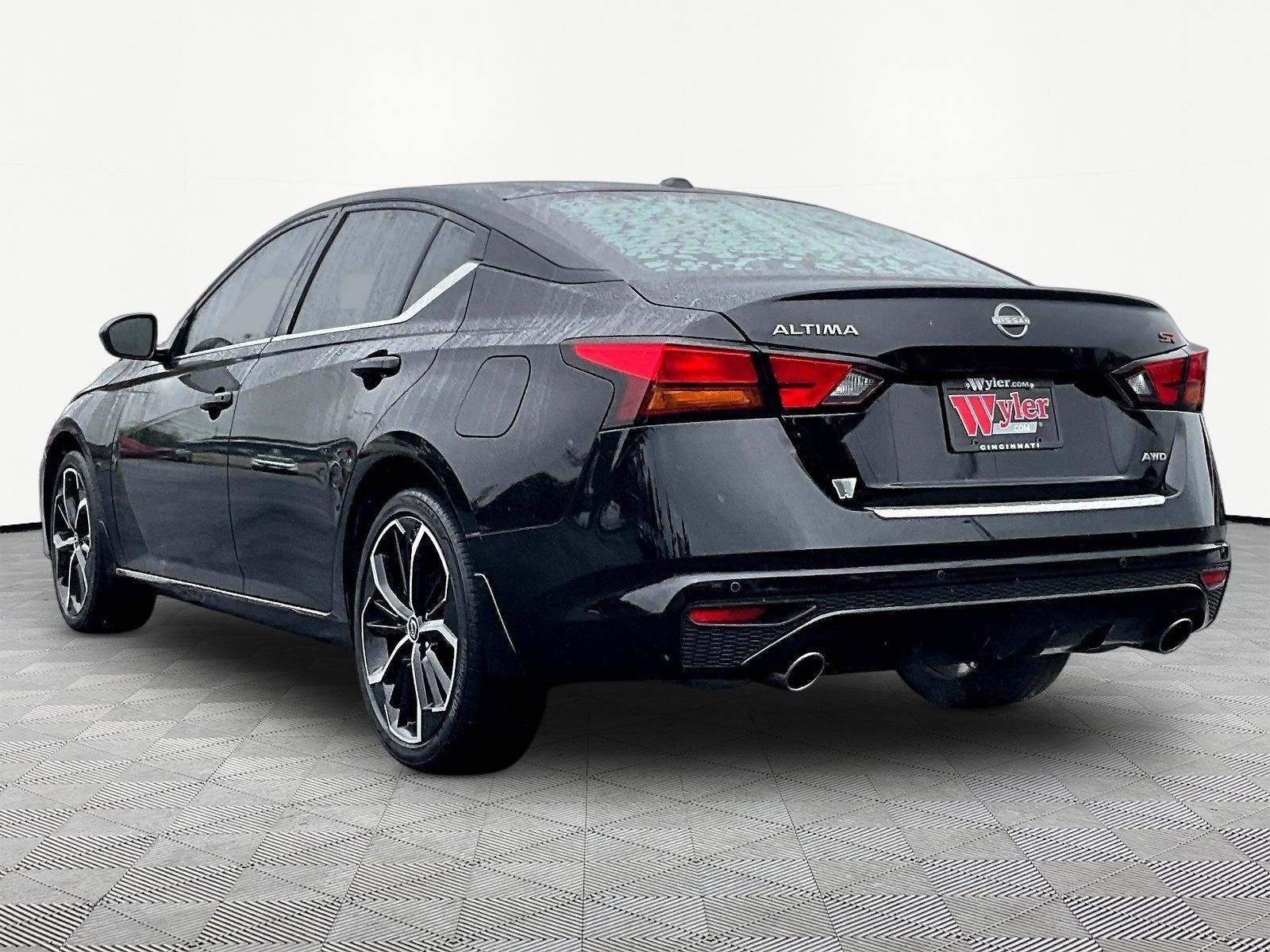Used 2023 Nissan Altima 2.5 SR AWD/4WD image 4